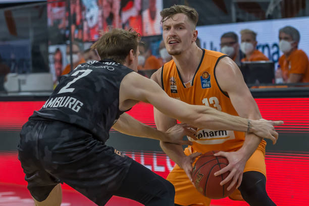 此前的两连 此前的两连