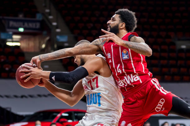 层由男性主 层由男性主