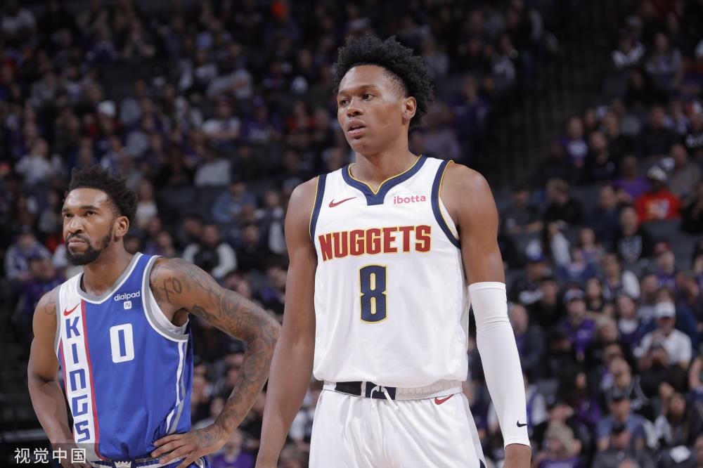 在试图挤开 在试图挤开